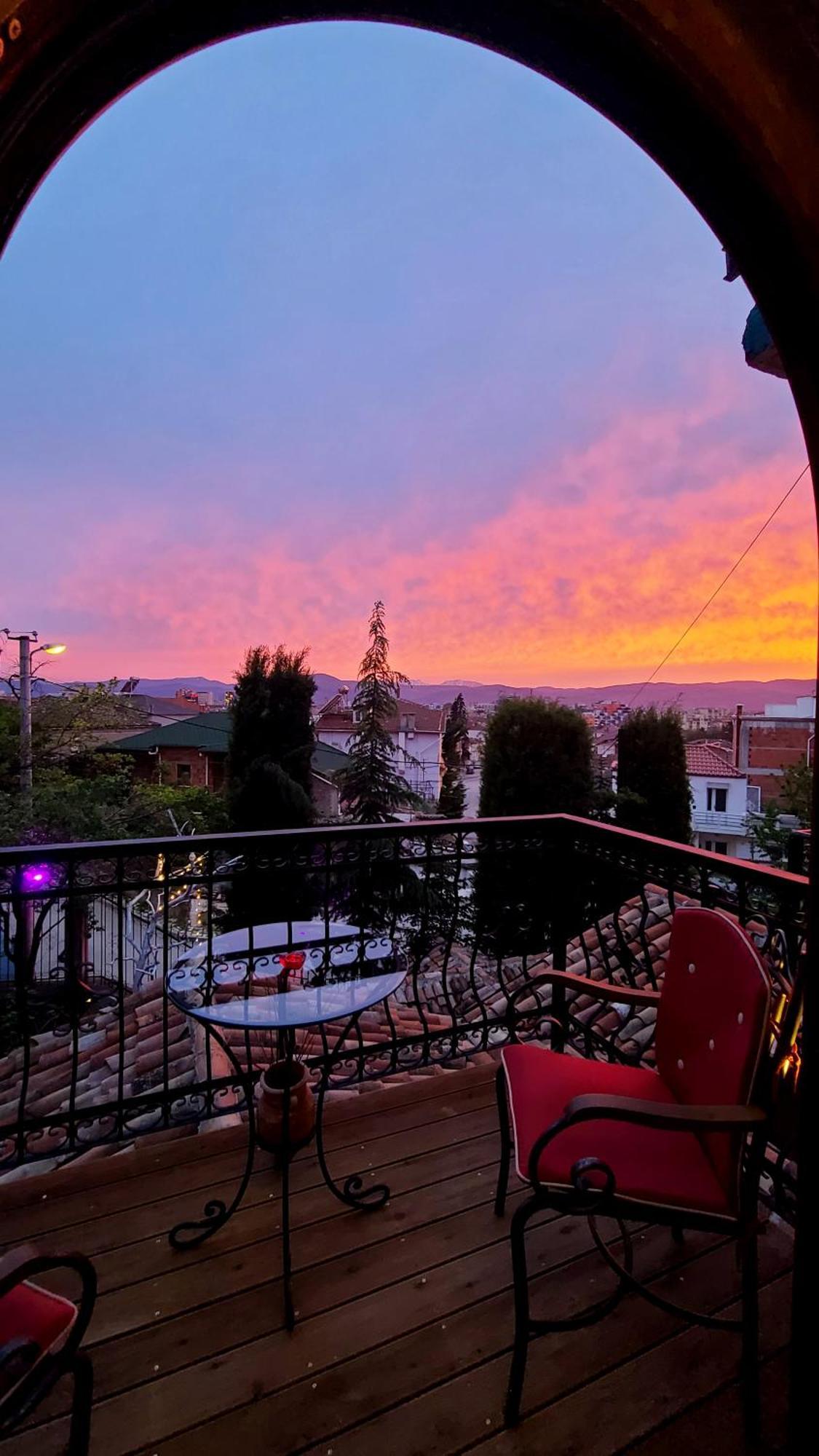 Vila Eden Boutique Hotel Korce Exterior photo